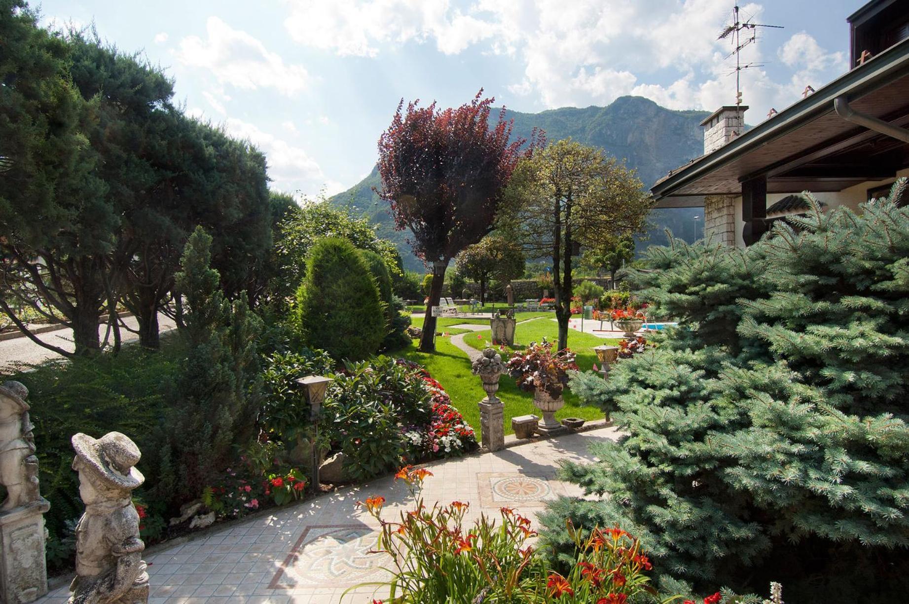 Villaggio Aquila Hotel 3*